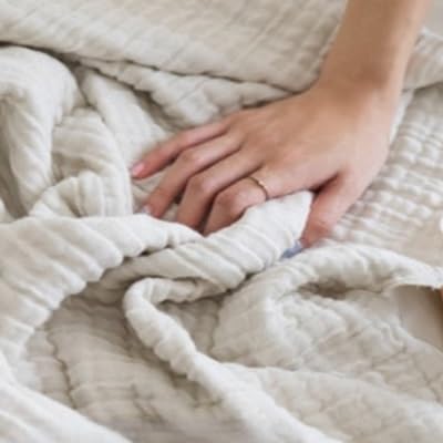 空気を重ねたガーゼ織ケット 130×190cm アイボリー