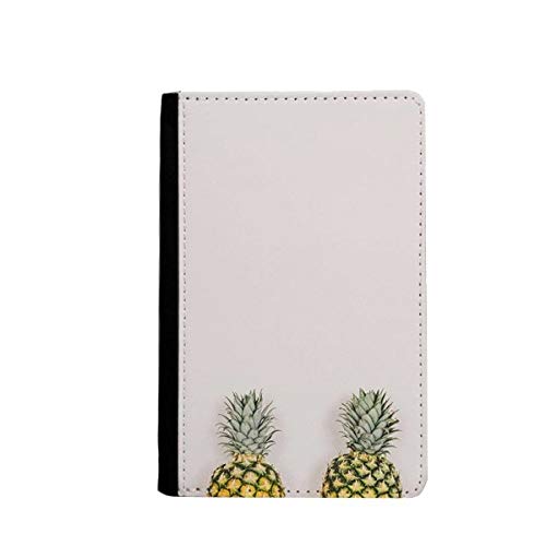 Porte-passeport mural blanc avec ananas frais pour organiser vos voyages