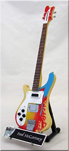 PAUL McCARTNEY Guitare Miniature avec médiator (1) - Les Beatles, Paul McCartney, John Lennon, RIngo Starr, George Harrison PAUL McCARTNEY Guitare Miniature avec médiator (1) – Image 3