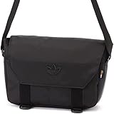 Vordertaschen offen. Hintertasche mit Reißverschluss