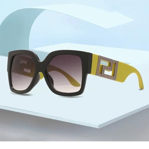 Lunettes de soleil dégradées pour un été chic en terrasse - 3