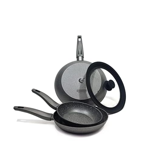 TVS MINERALIA INDUCTION Set Padelle Antiaderenti in Alluminio, Rivestimento Effetto Pietra Ø 24-26-28 cm, 3 pz, Made in Italy, con Coperchio multidiametro, Adatto all'induzione