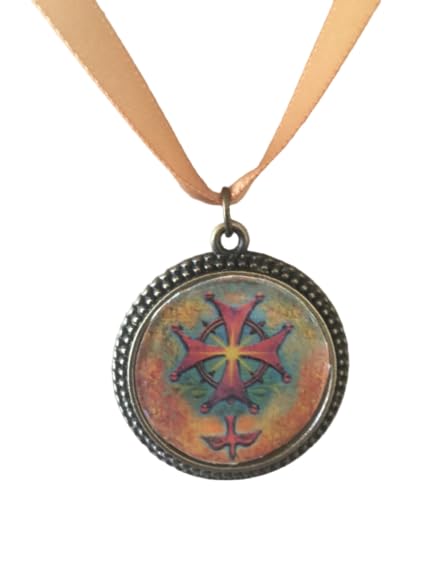 Croix huguenote pendentif avec ruban satin, le bijou idéal pour sublimer vos tenues du dimanche