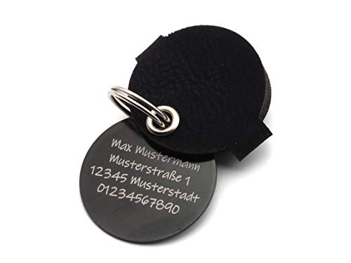 Hundemarkentasche mit Druckknopf Gravur | Blau, Schwarz, Rot, Gelb | gefertigt aus Kunstleder | mit beidseitig gravierter Hundemarke | Durchmesser ca. Ø30mm | Platz für Steuermarke (Schwarz)