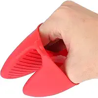 Luva com bico para usar na cozinha de silicone não queima a mão material resistente
