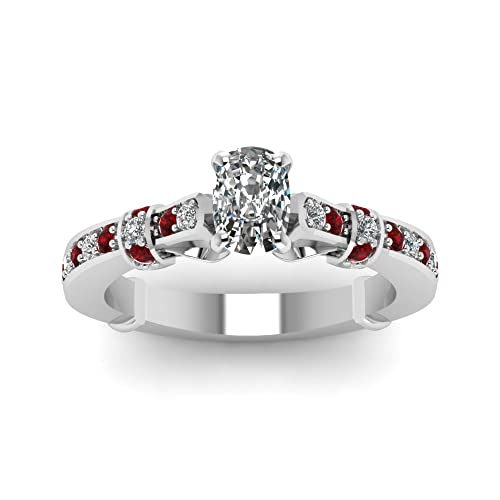 Bague de fiançailles pierre coussin et pierres latérales sur anneau argent incliné