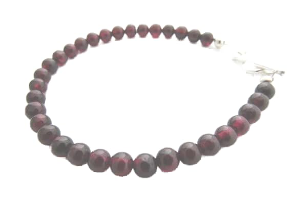 Garnet 6mm bracelet en pierres précieuses lisses et finitions argentées