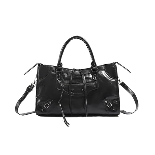 Sac de moto à rivets pour femme : résolvez le manque de place avec ce grand sac chic