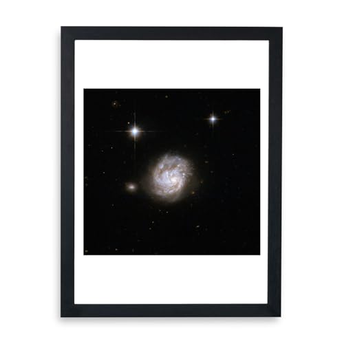 Affiche NGC 695 Spiffing Prints encadrée du télescope Hubble taille M