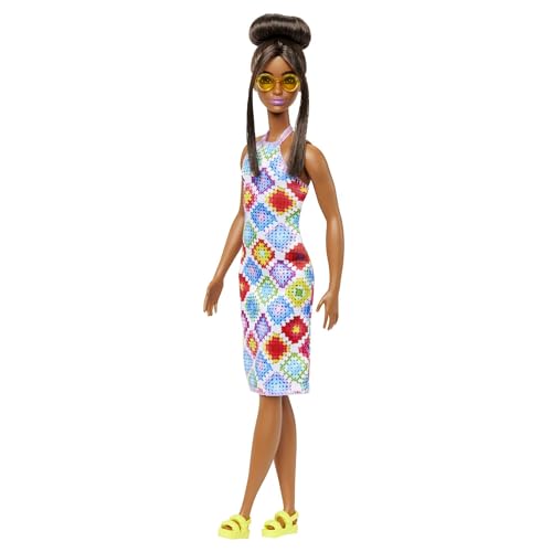Muñeca Barbie Fashionistas con vestido de ganchillo y accesorios miniatura 5