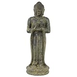 Aus gemahlenem Lavasand gegossen in Indonesien und per Handarbeit nachgebessert