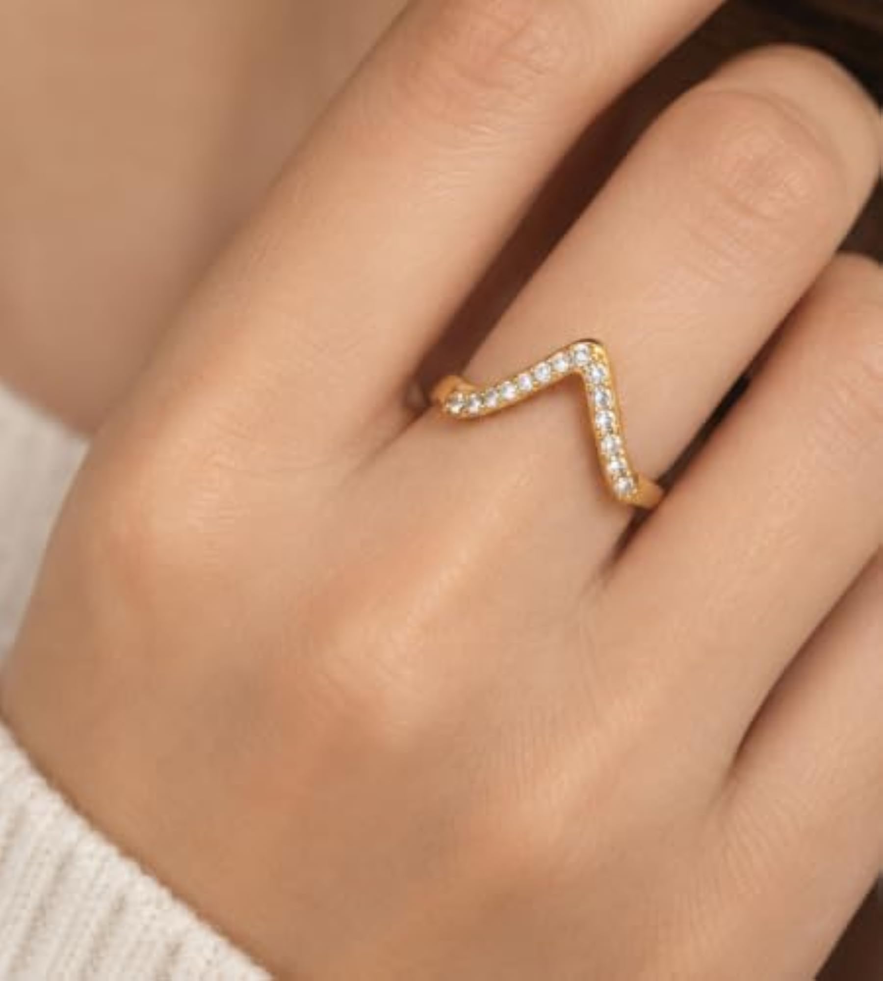 V Shape Ring with Sparkling Stones, Elegant Design