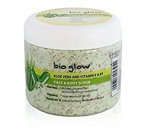 Bio Glow, scrub per il volto e il corpo all’albicocca, con argan, karité, olio di noci di macadamia e aloe vera