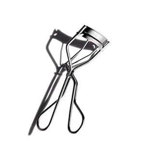 Shiseido Eyelash Curler + Two Sets of Eyelash Curler Replacement Pads (4 Pads Total) – Crimps & Curls Lashes for Perfect, Eye-Framing Fringe – Gentle & Safe