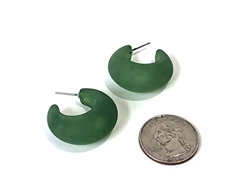 Sea Glass Green Hoop Earrings | vintage frosted lucite snail shell hoops - SNL-GR-34