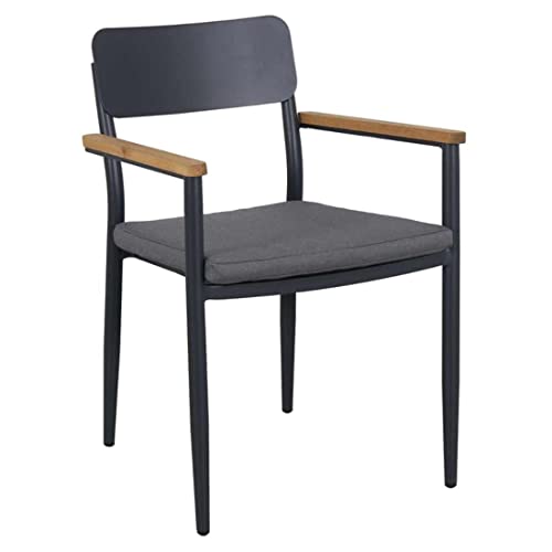 Ein Sessel, der den Abend verlangsamt