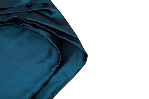 Image of BLACKSMITH Jacquard Microfiber Neckwear Ascot and Matching Pocket Square Set for Men