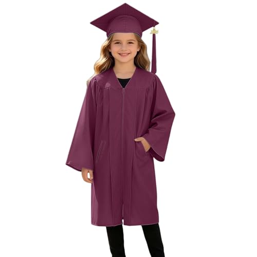 Toga y birrete de graduación escolar para el acto de fin de curso