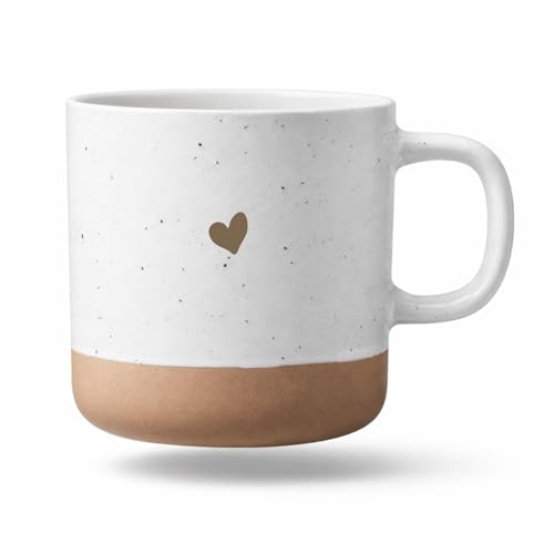 Bergliebe Keramiktasse Motiv | Liebestasse | Kaffeetasse | Teebecher weiß mit beigem Boden | Geschenk für Partner Freundin | Lieblingsmensch | 360 ml Pohmer Design (Herz)