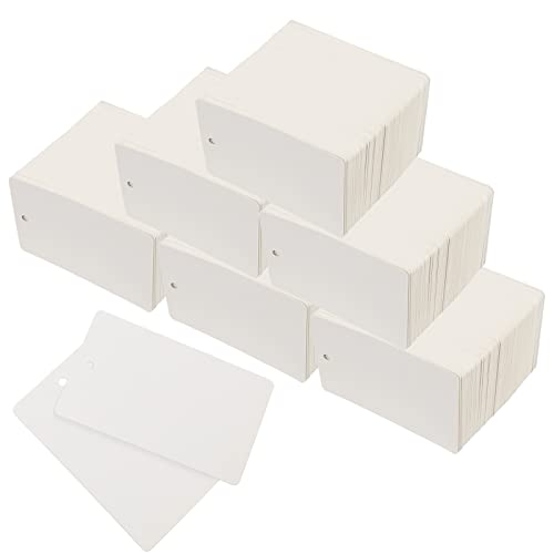 Étiquettes blanches de 4,3 x 7,4 cm vierges avec trou pour marquage et prix x2400