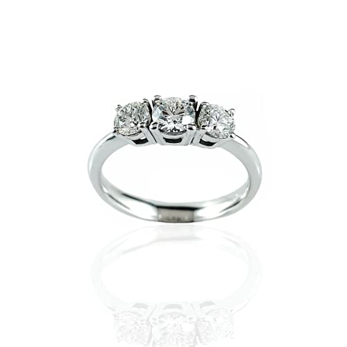 [ Materiale ] : Anello donna è realizzato in oro bianco 18 Kt (750). La punzonatura presente all’interno dell’anello è 750%. Questo anello è impreziosito da tre diamanti naturali extra bianco +. Tutti i gioielli donna sono creati dalle mani esperte dei nostri orafi nel nostro laboratorio, pertanto è possibile selezionare la misura che preferite, per una maggiore precisione potete richiedere la mezza misura e se la misura che vi occorre non è presente nell’elenco scriveteci e vi accontenteremo