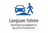 Langsam fahren - Schrittgeschwindigkeit im gesamten Parkbereich. – Aufkleber A4: 297x210mm – Mit Grafik und Text