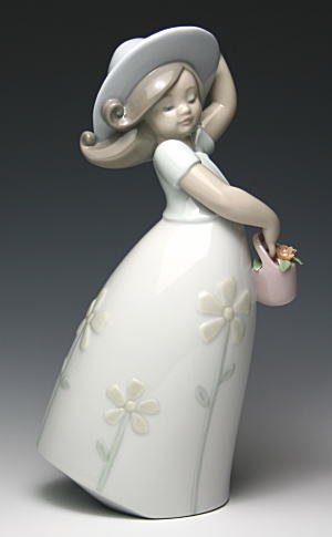 LLADRO リヤドロ 8041 リトル・デイジー 陶器人形 花 リトル・デイジー | リヤドロ公式オンライン