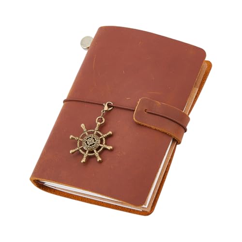 Travelers Notebook de cuero marrón como regalo rectangular para viajeros con papel y timón