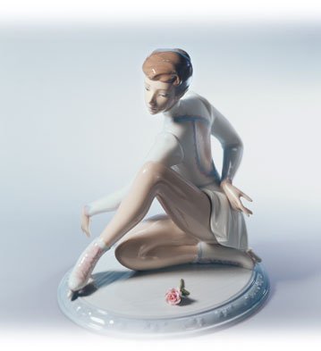 Lladro Elegance on Ice 06653 Ice Skater
