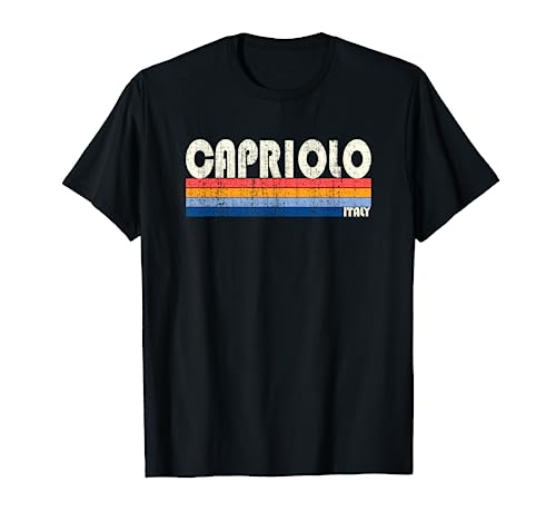 Mostra il tuo amore per Capriolo, Italia con questo design alla moda retrò città! Questo design presenta il nome della città in un carattere fresco con sottolineatura a strisce colorate. Il look invecchiato gli conferisce un tocco classico vintage che tutti ameranno.