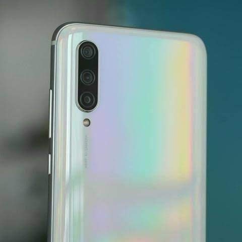 Xiaomi Mi A3 Smartphone, 128 GB, 4 GB RAM, White/Holographic