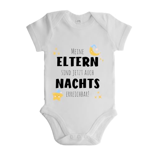 LIEBTASTISCH - Meine Eltern sind jetzt auch Nachts erreichbar! - Baby body kurzarm - Strampler - mit Druckknöpfen - Jungen & Mädchen - 100% Bio Baumwolle (Weiss, 3-6 Monate)