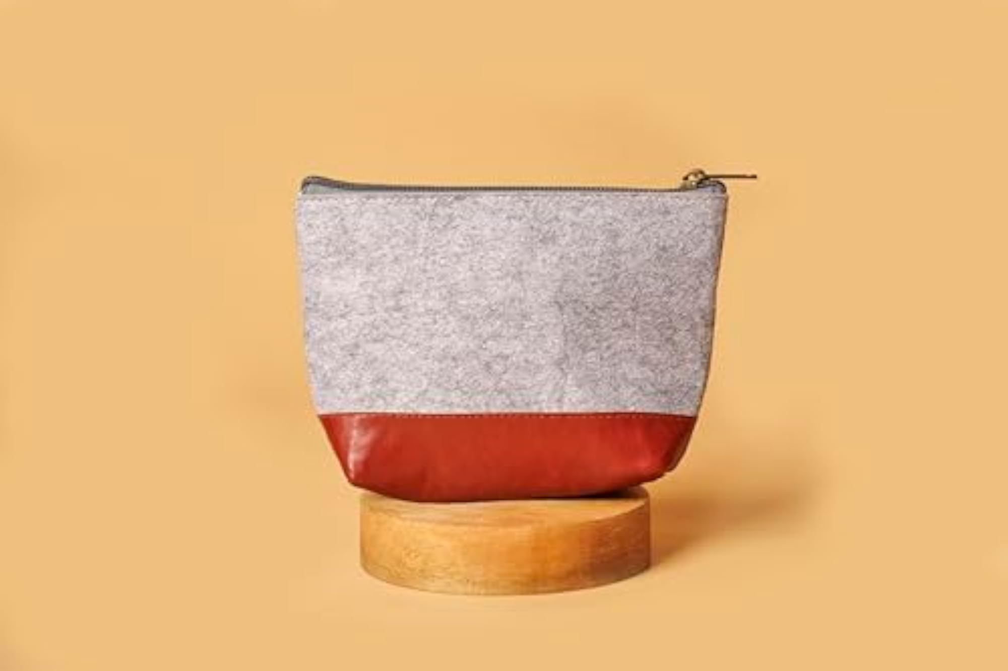 Minimalist Felt & Vegan Leather Pouch, Multipurpose Organizer
