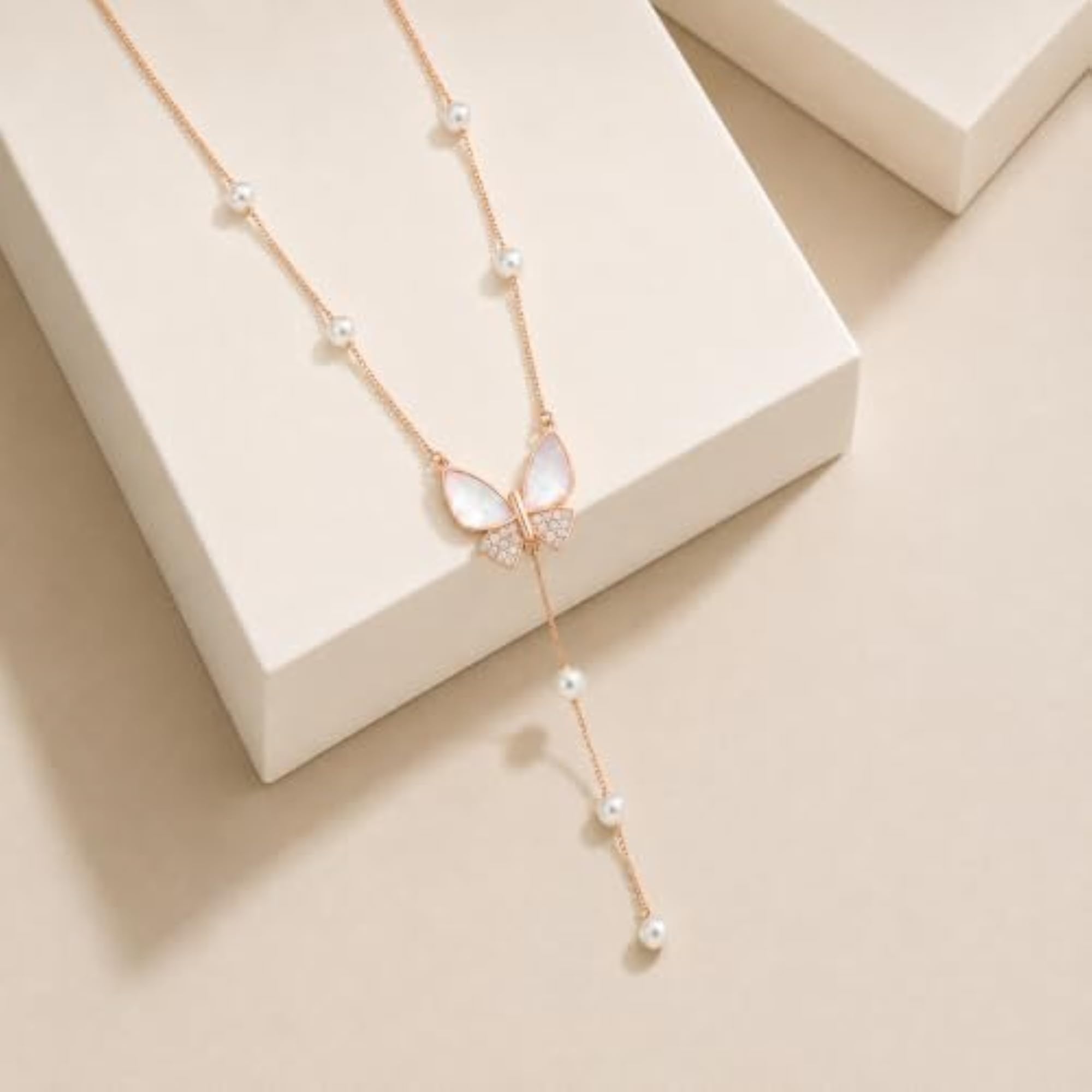 Kaashi Aadhya Silver Magnetic Heart Pendant Necklace