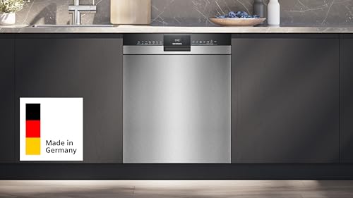 zeigt höhenverstellbare Füße und aquaStop-Schlauch für sicheren Betrieb (112 Zeichen).