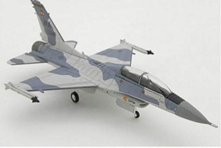 Amazon.com: HOGAN USA F-16D BLK 32C USAF Nellis AFB 1/200