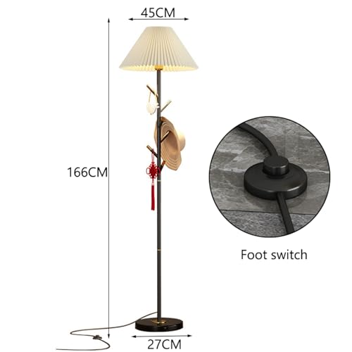 Lampadaire simple avec porte-manteau pour optimiser les petits salons