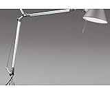 Moderne Wandleuchte aus poliertem Aluminium und Diffusor aus mattem Aluminium. Praktisch und funktional passt sich jeder Einrichtung an. Austauschbare Halterung: Sockel, Klemme, feste oder doppelte Stifte. Federbalancierungssystem Leuchtmittel: 1 x E27 (nicht im Lieferumfang enthalten). Maße: Breite: 20 cm x Höhe: 20 cm.