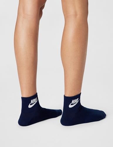 Image of Nike Unisex Adult Sportswear Dri-FIT Everyday Essential Ankle Socks (3-Pack) | Mens and Womens