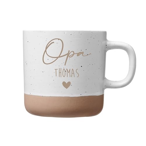 Personalisierte Opa Tasse mit Name Keramiktasse 360 ml Weiß Beige mit Herz Gravur Bester Opa der Welt Tasse Geschenk für Opa & Großvater zum Geburtstag Weihnachten oder Vatertag Kaffee & Tee Becher