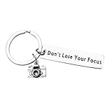 Cadeaux de photographie inspirants pour homme et femme : le porte-clés photographie se compose d'un porte-clés, d'une breloque d'appareil photo et d'un panneau en métal gravé avec « Don't lose your focus », excellent cadeau pour les amateurs de photographie, le porte-clés photo doit être très significatif comme cadeau pour quelqu'un qui étudie la photographie, cadeaux sur le thème de la photographie pour femmes hommes, cadeaux de photographie amusants pour filles et garçons