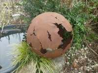Edelrost Kugel mit Riss 50cm Metallkugel SAKR50