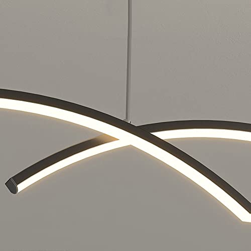Lustre à intensité variable au-dessus de la table à manger pour vos repas complices