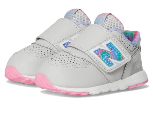 Vestibilità personalizzabile che si adatta alla forma del piede del bambino