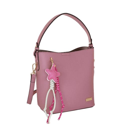 [DESCRIZIONE ESTERNA] La borsa è decorata con un charm a forma di stella marina, intrecciata con una cordina in stile marinaio, ed è dotata di tracolla e di chiusura con bottone magnetico.