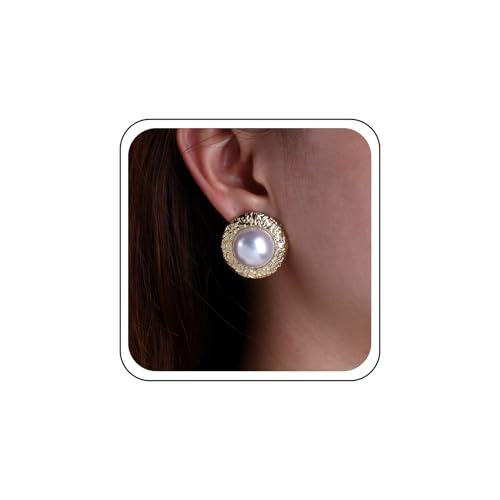 Orecchini a cerchio di perle bianche.design dell'articolo: diversificare la collocazione.Utilizzato per curare l'orecchio per un look più stratificato, è un meraviglioso gioiello per tutti i giorni.
