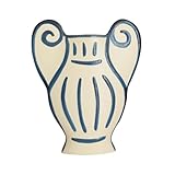 2. Le vase en céramique fait à la main, aux textures délicates, met en valeur l'esthétique simple de l'artisanat.