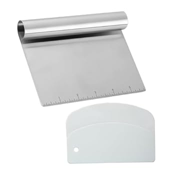 Midgreyeye 2 Pezzi Taglia Impasto Con Scala Graduata In Acciaio Inox, Raschietto Per Pasta,tarocco Per Impasti Multiuso,Spatola tagliapasta Per Torte, Pizza, Torte, Dough(15 * 11,3+13,5 * 9,1cm)