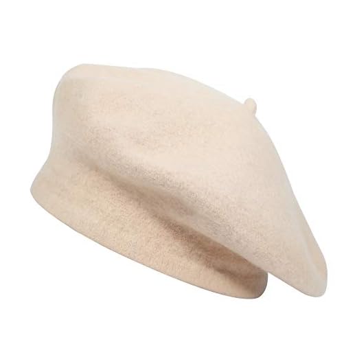 25 Cozy Winter Outfit Ideas for Women (Style Guide) French Beret