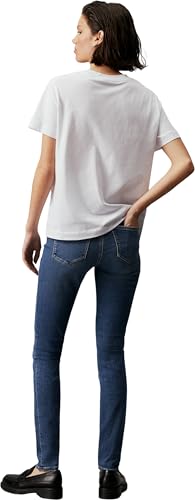 سروال جينز بقصة ضيقة وخصر متوسط الارتفاع للنساء من كالفن كلاين